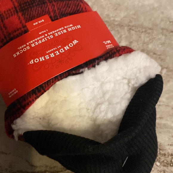 New! Wondershop Fleece Lined Pull-On Adult Slippers w Huggable Heel & Grippers - Picture 2 of 8